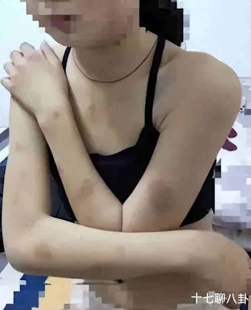 女學生被-c-扒衣服英文網站